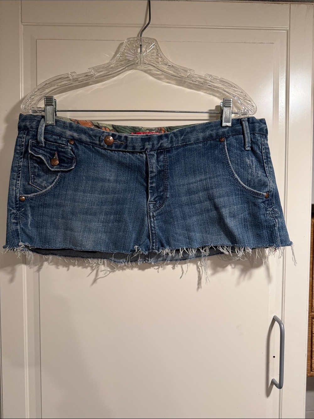 Vigoss Denim Frayed Hem Women’s skirt- Blue size 11 6:11🎶